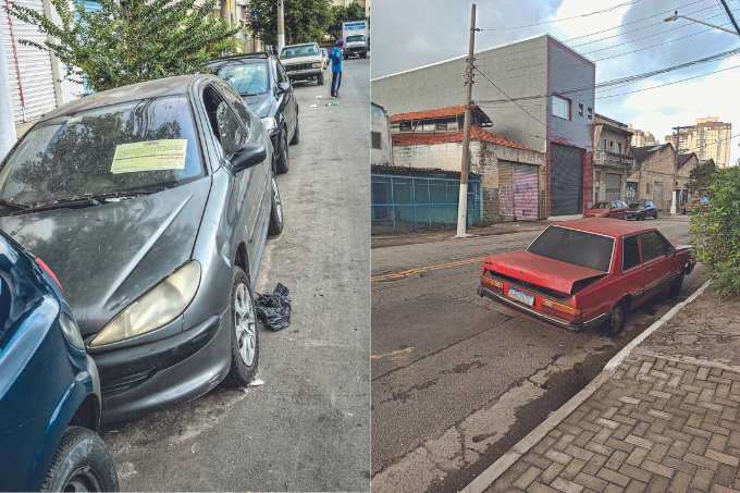 Duas imagens. À esquerda, um carro cinza com um aviso na janela. À direita, um carro vermelho com o porta malas aberto, estacionado