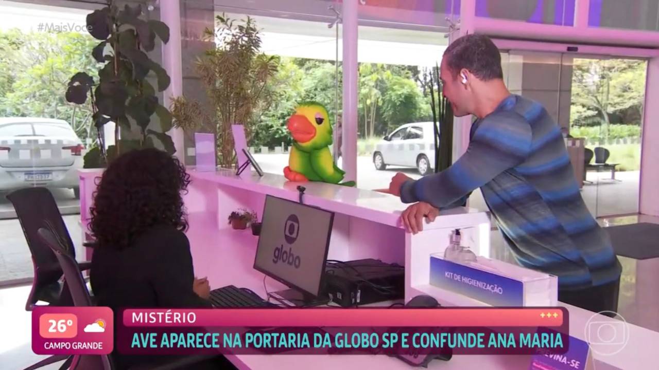 O "filho" de Louro José aparece na portaria da Globo