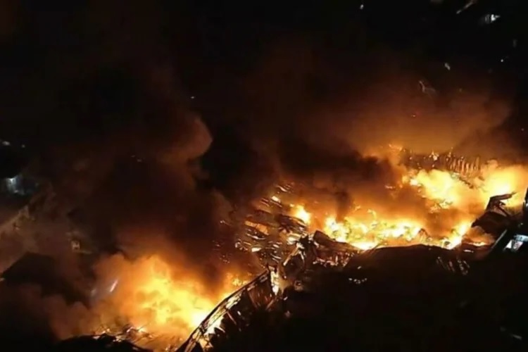 Incêndio atingiu galpão próximo ao Aeroporto de Guarulhos, em São Paulo.