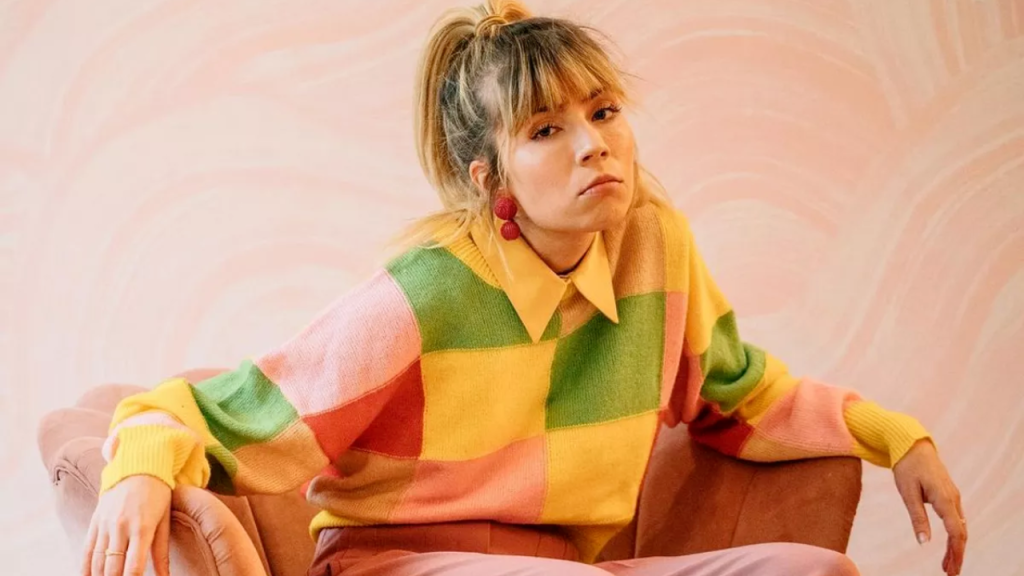 Atriz de iCarly lança autobiografia: “Estou feliz que minha mãe morreu”