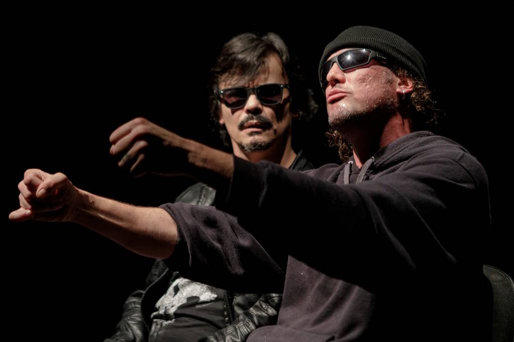 Cemitério de Automóveis celebra 40 anos com sessões grátis de peça premiada