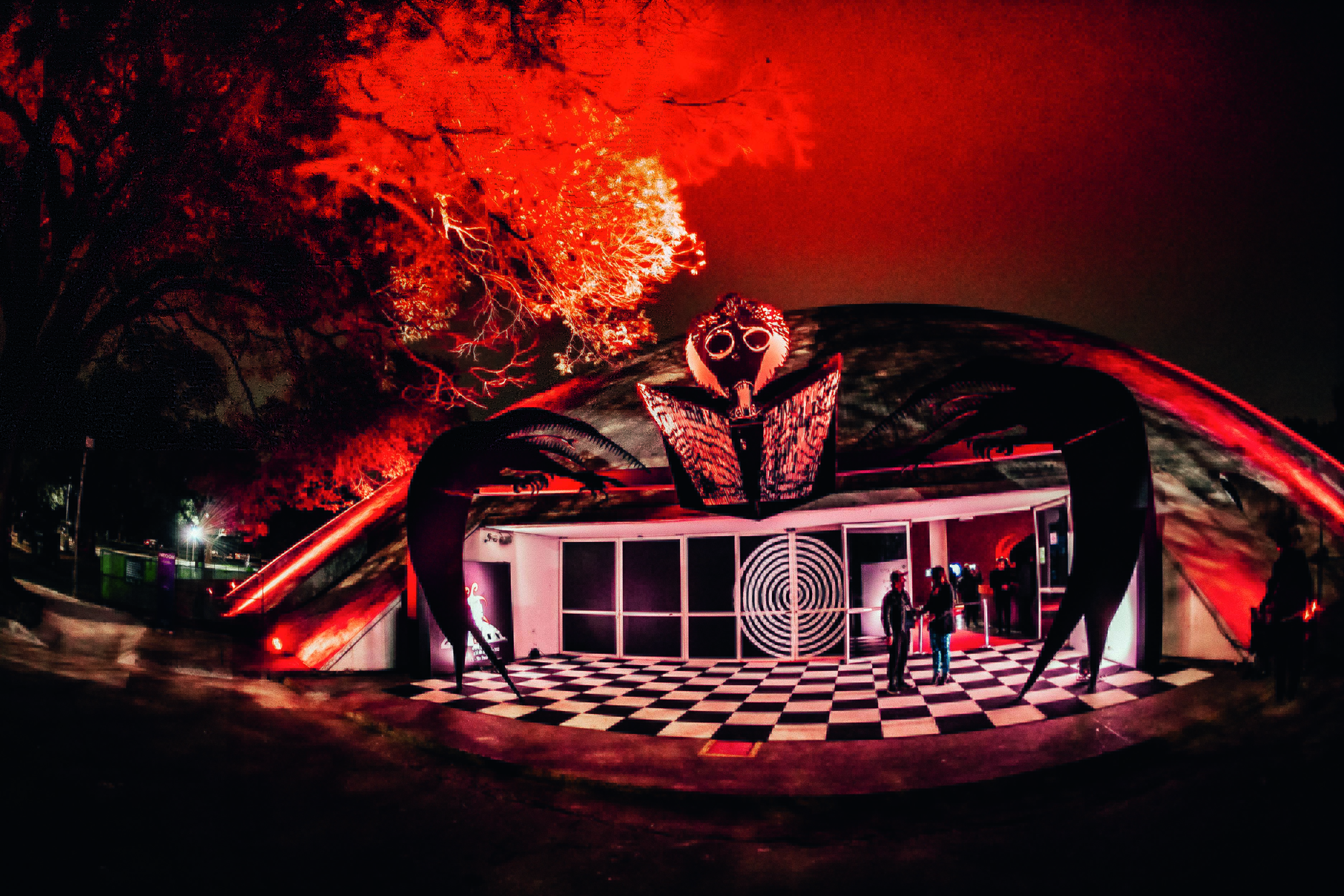 Entrada da exposição A Beleza Sombria dos Monstros: 13 Anos de A Arte de Tim Burton