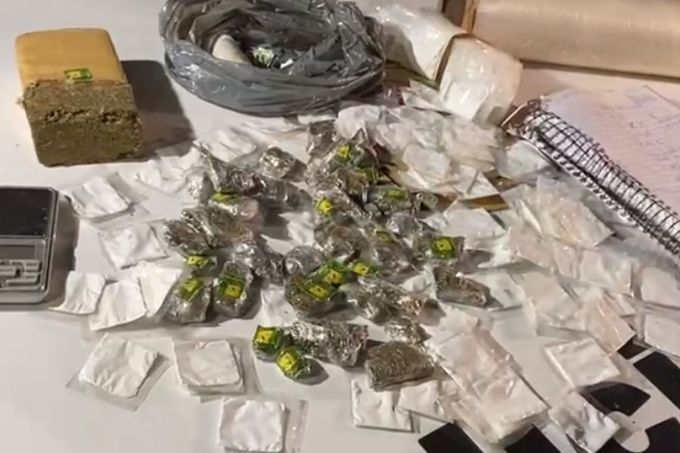 Selo com rosto de Pablo Escobar embalava drogas na nova Cracolândia