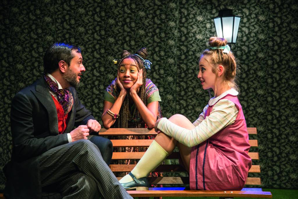 Kafka recebe cartas de boneca viajante em peça em cartaz no Sesc Bom Retiro