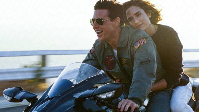 Top Gun 2: Tom Cruise e Jennifer Connely andam em uma moto