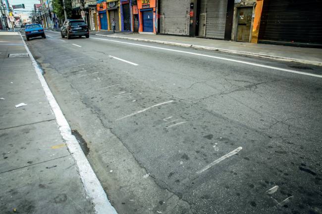 Imagem mostra rua vazia no brás