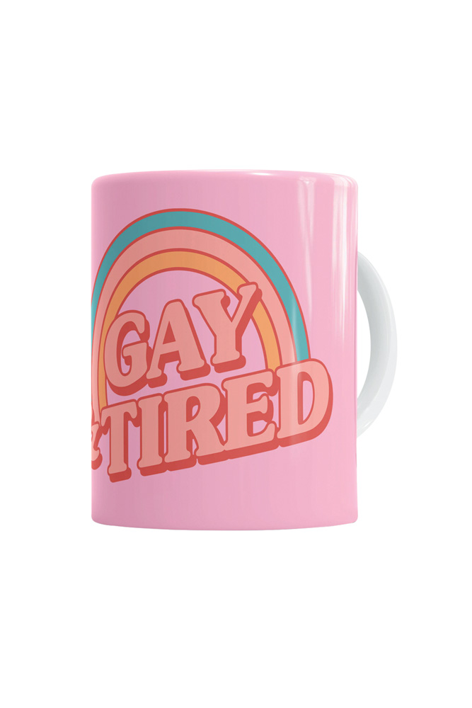 Caneca rosa de cerâmica com estampa de arco-íris e os dizeres 