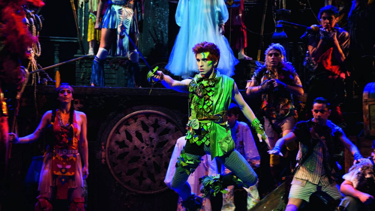 Mateus Ribeiro como Peter Pan: voando pelo palco