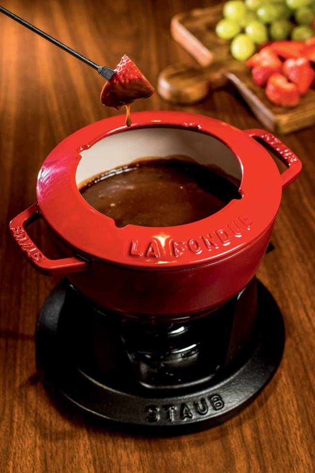 Parigi – Fasano – Foto Leo Feltran – 03/07/2018 fondue de chocolate em uma panela vermelha