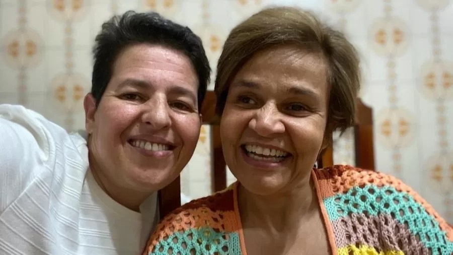 Pedida em casamento por Claudia Rodrigues, Adriane Bonato responde