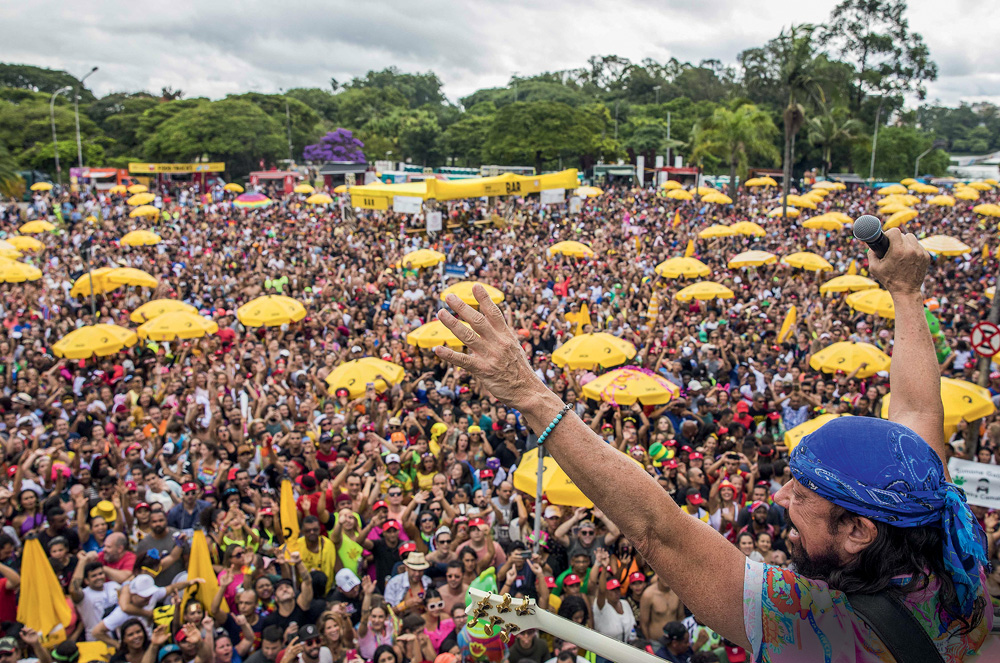 O cantor Bell Marques se apresenta com seu bloco na zona sul de São Paulo no Carnaval de Rua de 2020, o último oficial que a cidade teve.