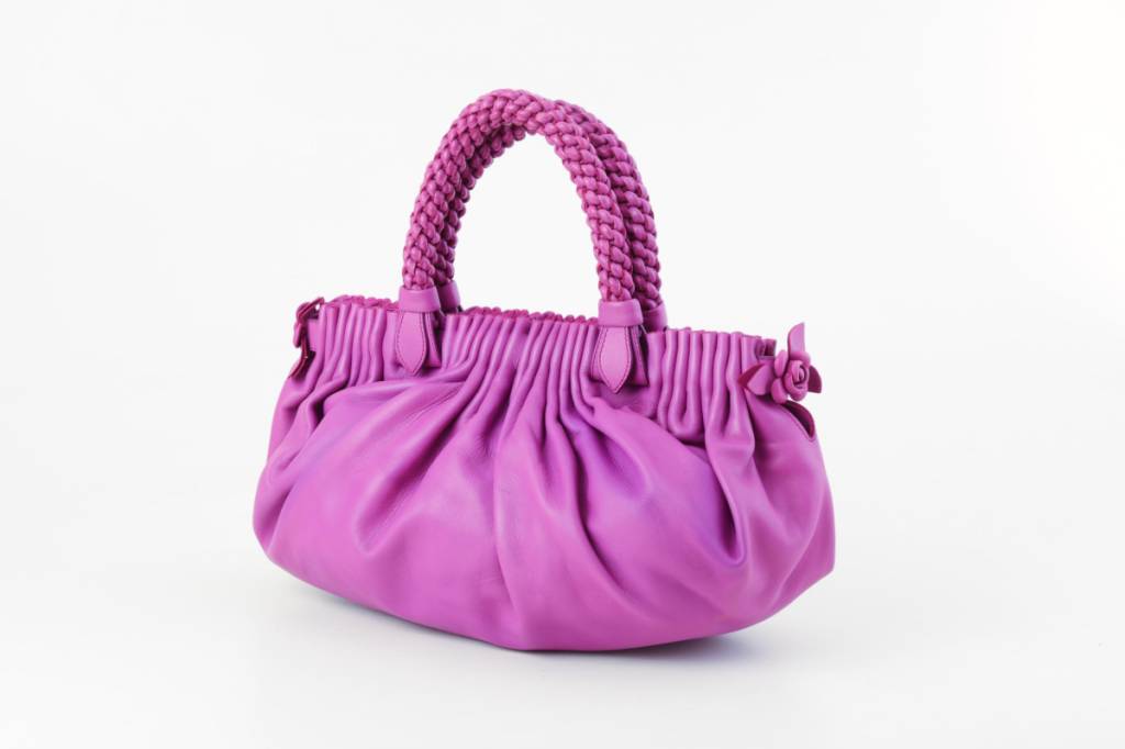 Leilão tem bolsas e carteiras da Chanel, Gucci e Louis Vuitton por a partir  de R$ 50 - InfoMoney