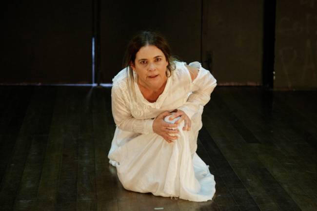 3 perguntas para Cláudia Abreu, em cartaz com peça sobre Virginia Woolf