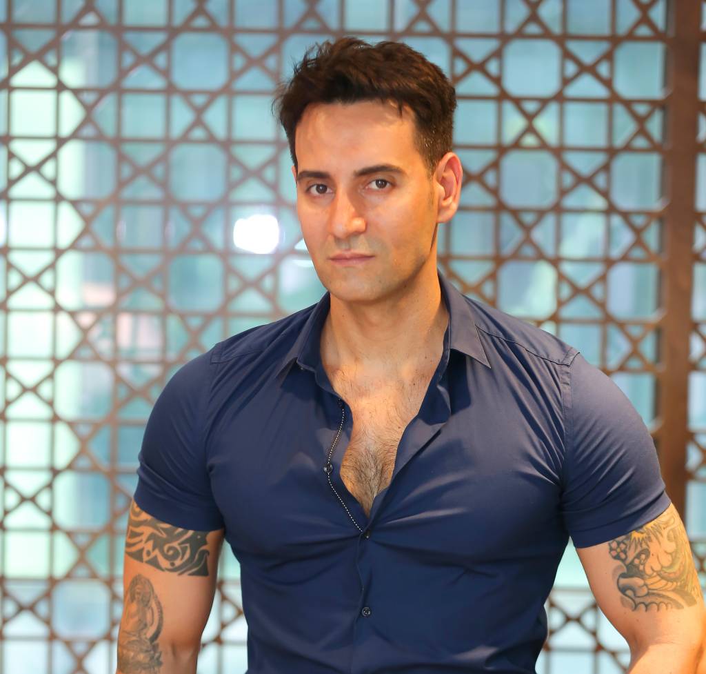 Estilista paulista lança coleção de vestidos a partir de 15 000 dólares