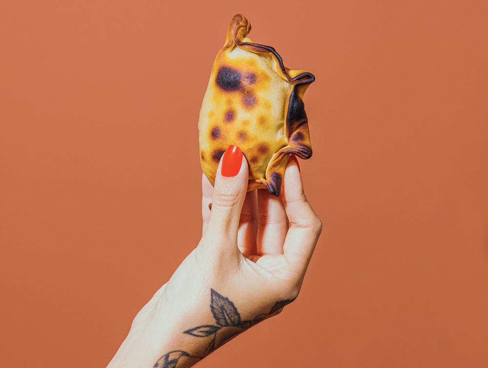 Paola Carosella estreia sopa e empanada vegetariana na La Guapa