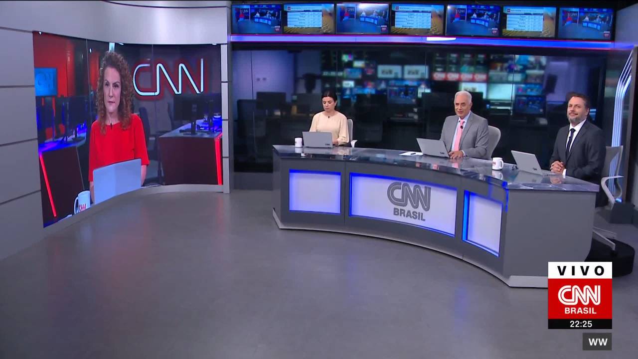 Âncoras apresentando um programa da CNN Brasil.