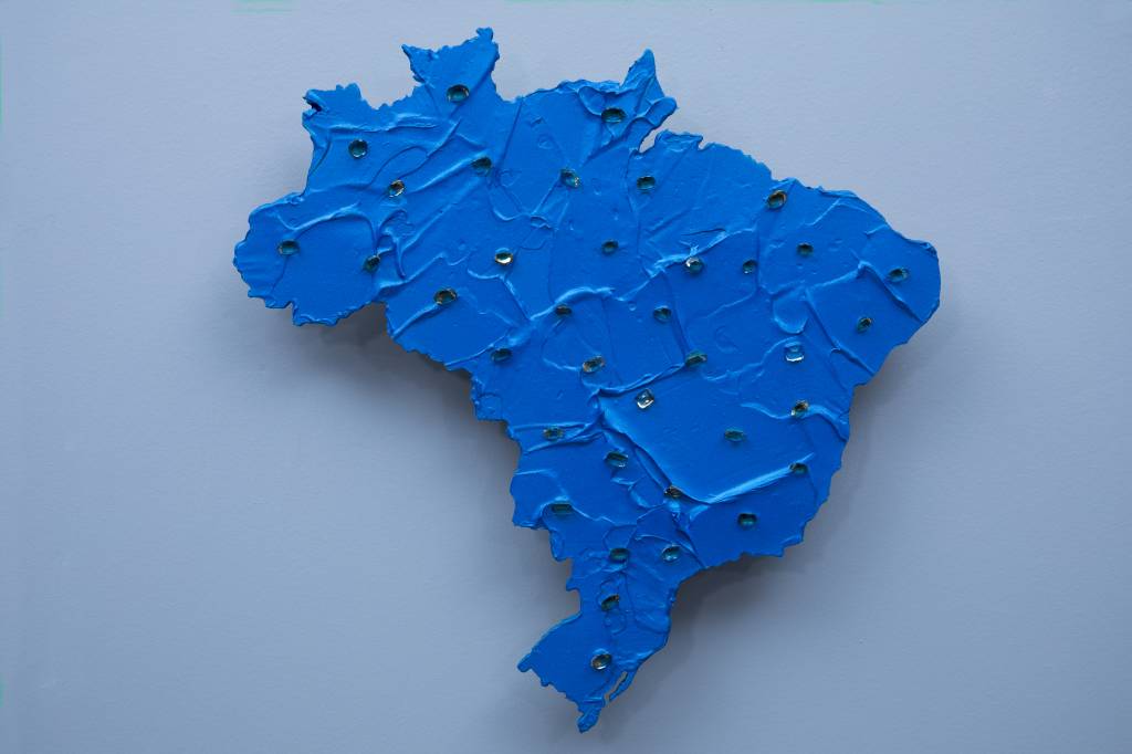 Mapa do Brasil cravejado de citrinos