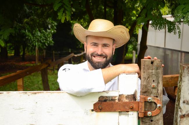 Chef Paulo Machado (alta) retrato de Paulo com chapéu