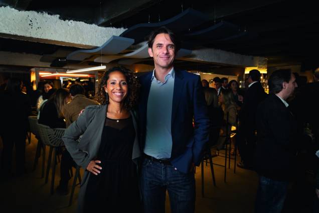 A diretora de comunicação Sarah Bouvil e Cedric Burel, CEO da Decathlon Brasil