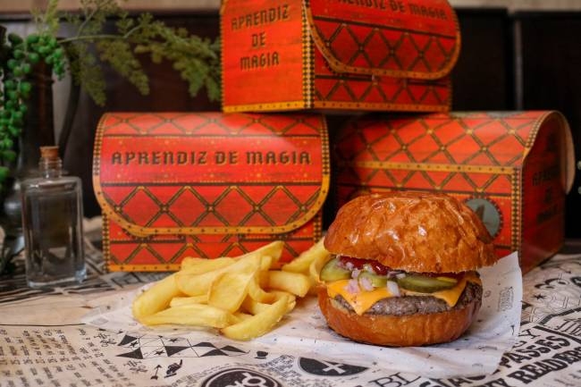 Vassoura Quebrada – lanche aprendiz de magia combo