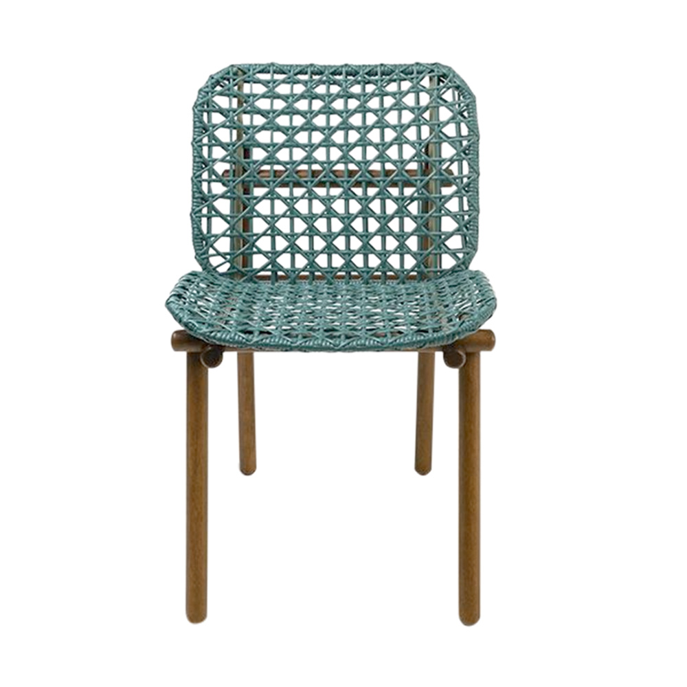 Cadeira feita de tramas naturais verdes
