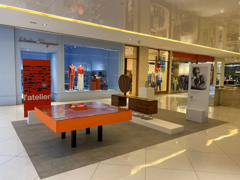 Exposição sobre Jorge Zalszupin no Shopping Iguatemi