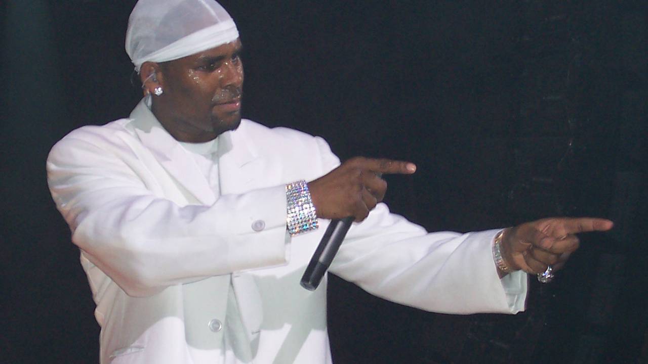 R. Kelly em apresentação da Mr. Show Biz Presents: The Light it Up Tour, de 2006.