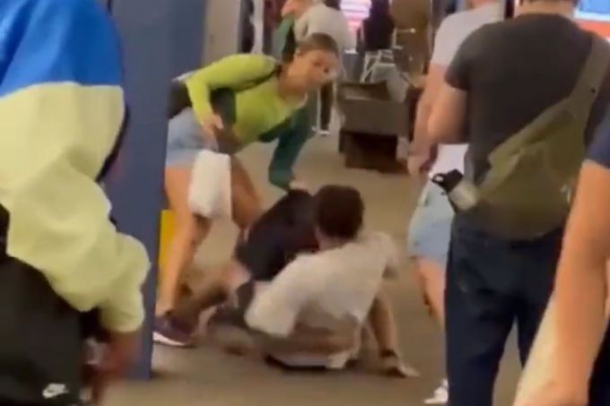 Vídeo mostra Renzo Graice imobilizando homem no metrô de NY