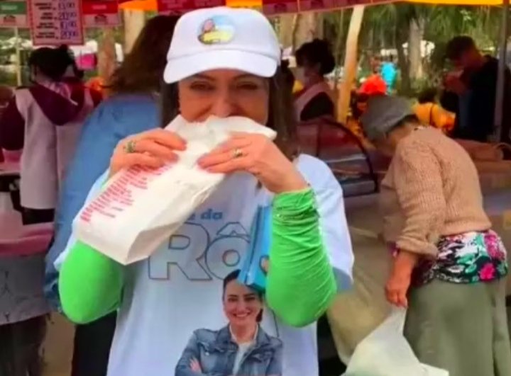 Rosangela Moro pede desculpas após divulgar vídeo em que come pastel; mulher revira lixo ao fundo