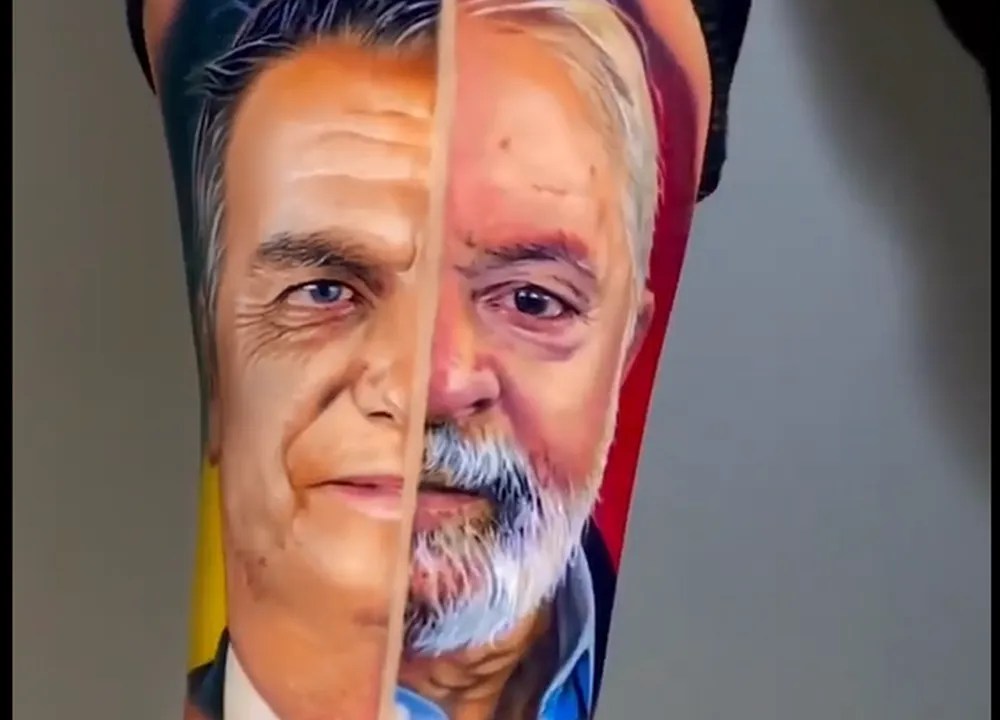 Tatuagem feita em São Paulo mostra rostos de Bolsonaro e Lula no que parece ser um braço ou perna.