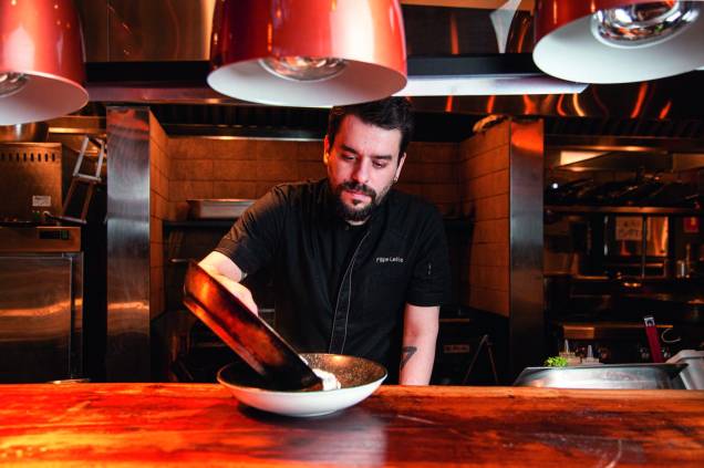 Filipe Leite: chef comanda o restaurante de receitas brasileiras