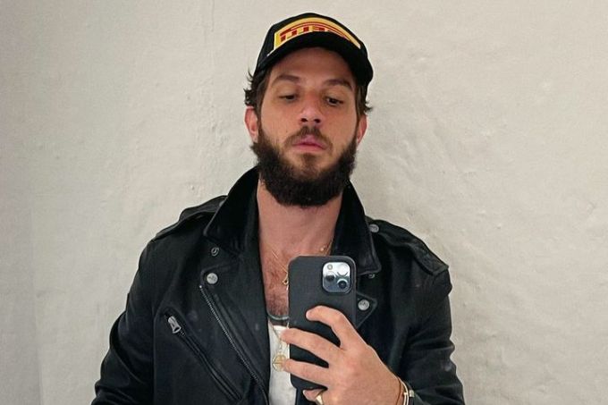 Chay Suede revela voto para presidente após polêmica com Cássia Kis