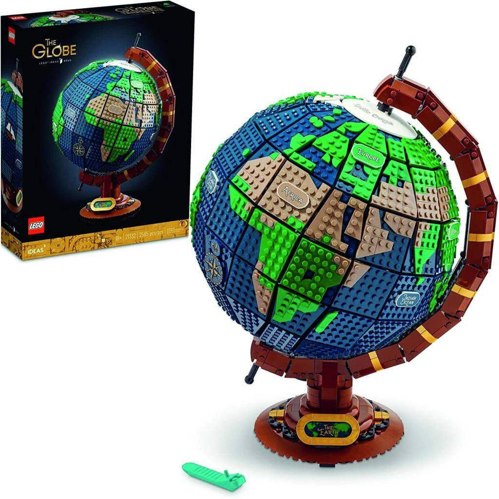 Lego de globo terrestre ao lado de sua caixa