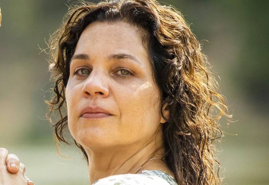 Isabel Teixeira no papel de Maria Bruaca, em Pantanal (2022).