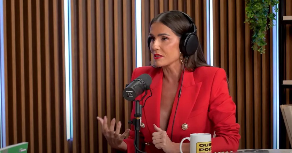 Deborah Secco expõe a idade em que perdeu a virgindade: “Não entendia”