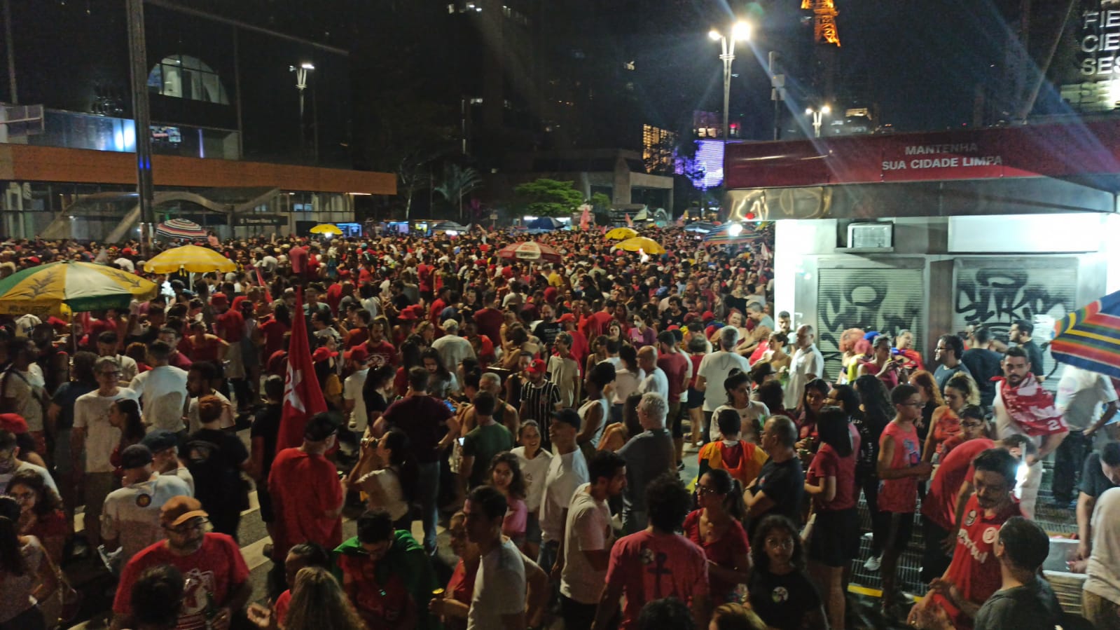 multidao Lotado, ato pró Lula na Paulista tem tumultos e pessoas desmaiadas