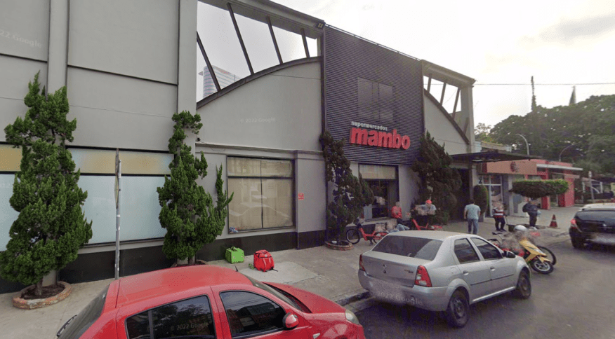 A foto mostra a fachada do supermercado Mambo, em Pinheiros