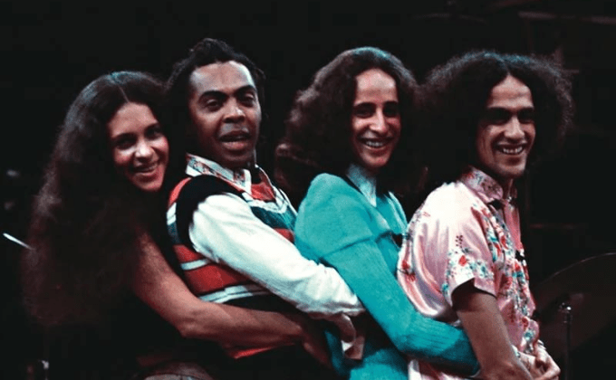 'Doces Bárbaros' – Gal Costa, Gilberto Gil, Maria Bethânia e Caetano Veloso no Canecão (RJ)