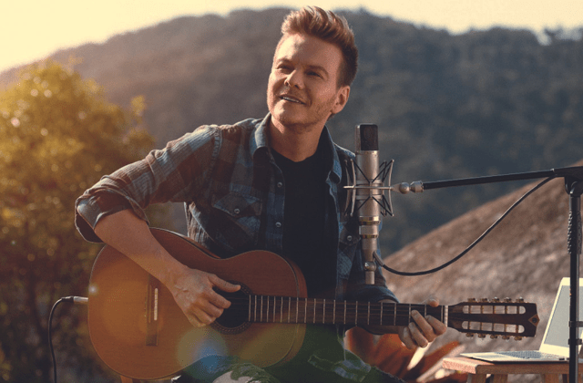 Michel Teló se apresenta com orquestra no Vibra São Paulo