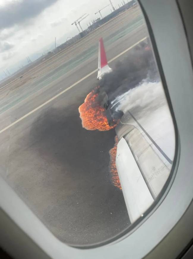 Foto de dentro do avião no momento do acidente.