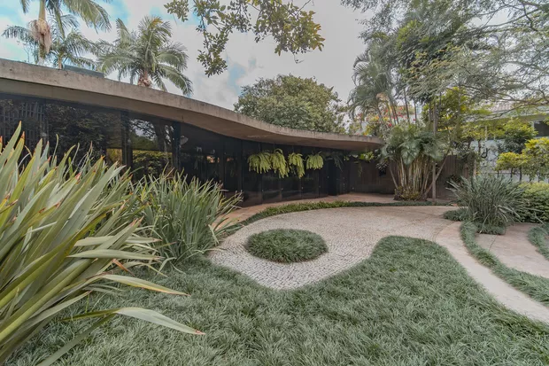 Casa de Oscar Niemeyer abre para visitação em São Paulo