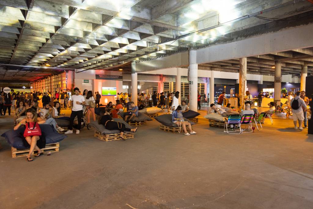 Lounge na Feira dos Campeões Comer & Beber 2022, no Conjunto Nacional