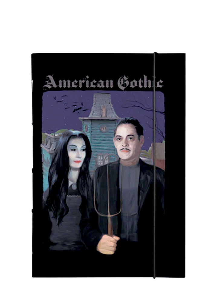Imagem mostra capa de caderno com duas figuras da Familia Addams.