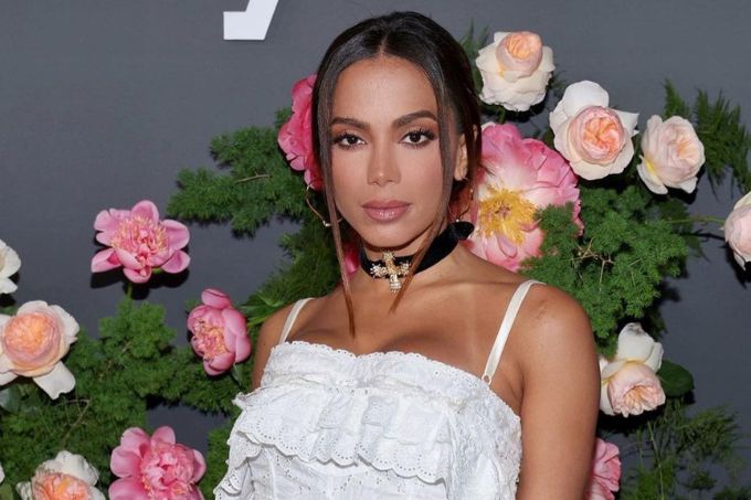 Anitta volta a ser internada e cancela participação na Farofa da Gkay