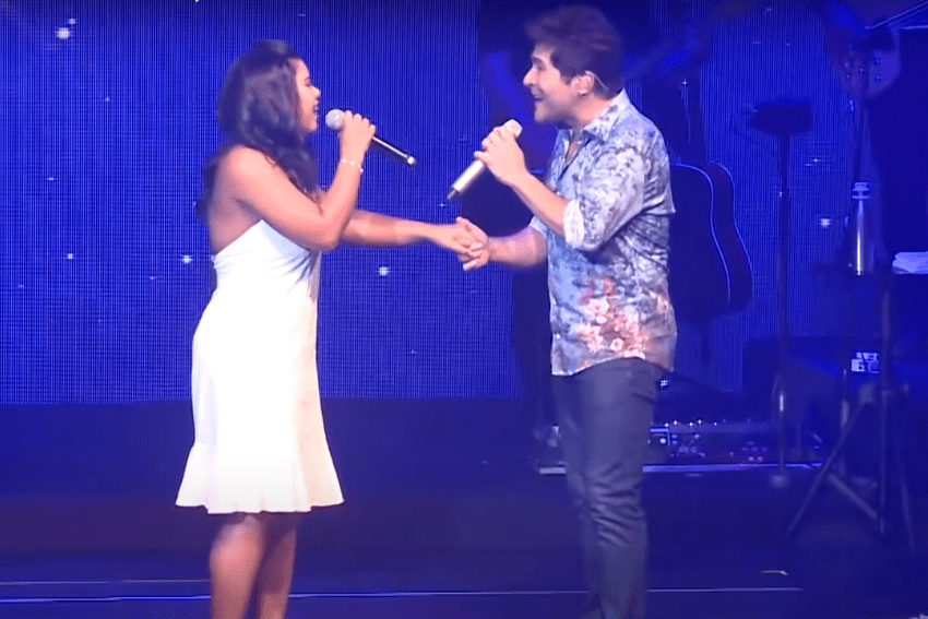 Daniel canta com filha de João Paulo e emociona público