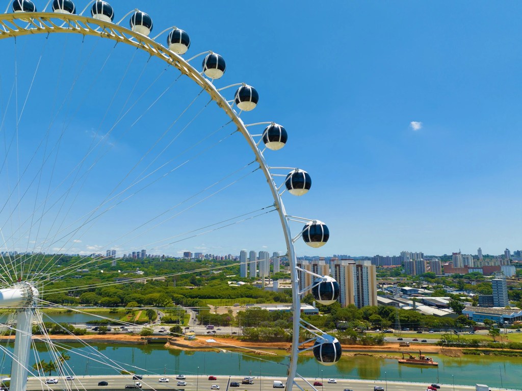 Maior roda-gigante da América Latina inaugura em São Paulo