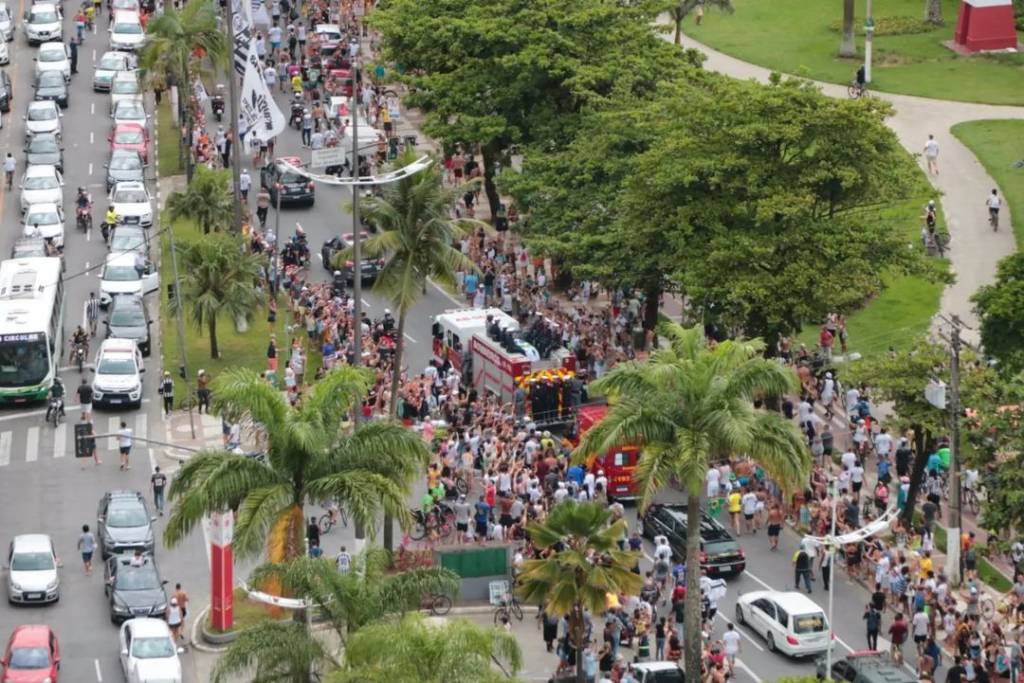 AAAvelorioPele Cortejo com corpo de Pelé em Santos