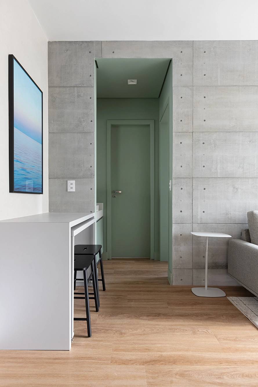 Apartamento-Estúdio-Auna-Studio-Monfré-Arquitetura-Vila-Mariana-Sao-Paulo_2 Apê compacto na Vila Mariana organiza o layout a partir da estante vazada