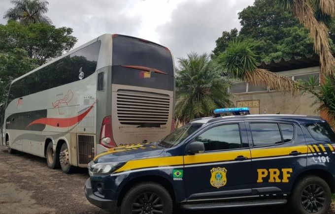 Ônibus com golpistas foi barrado em bloqueio da Polícia Rodoviária Federal