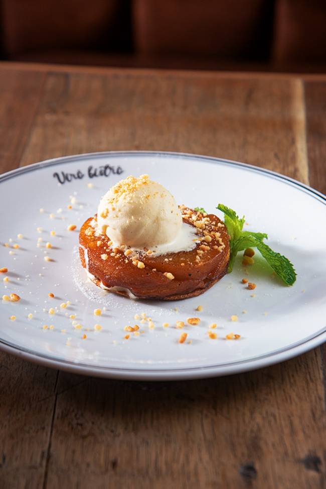 Tarte tatin Tarte tatin com sorvete de baunilha